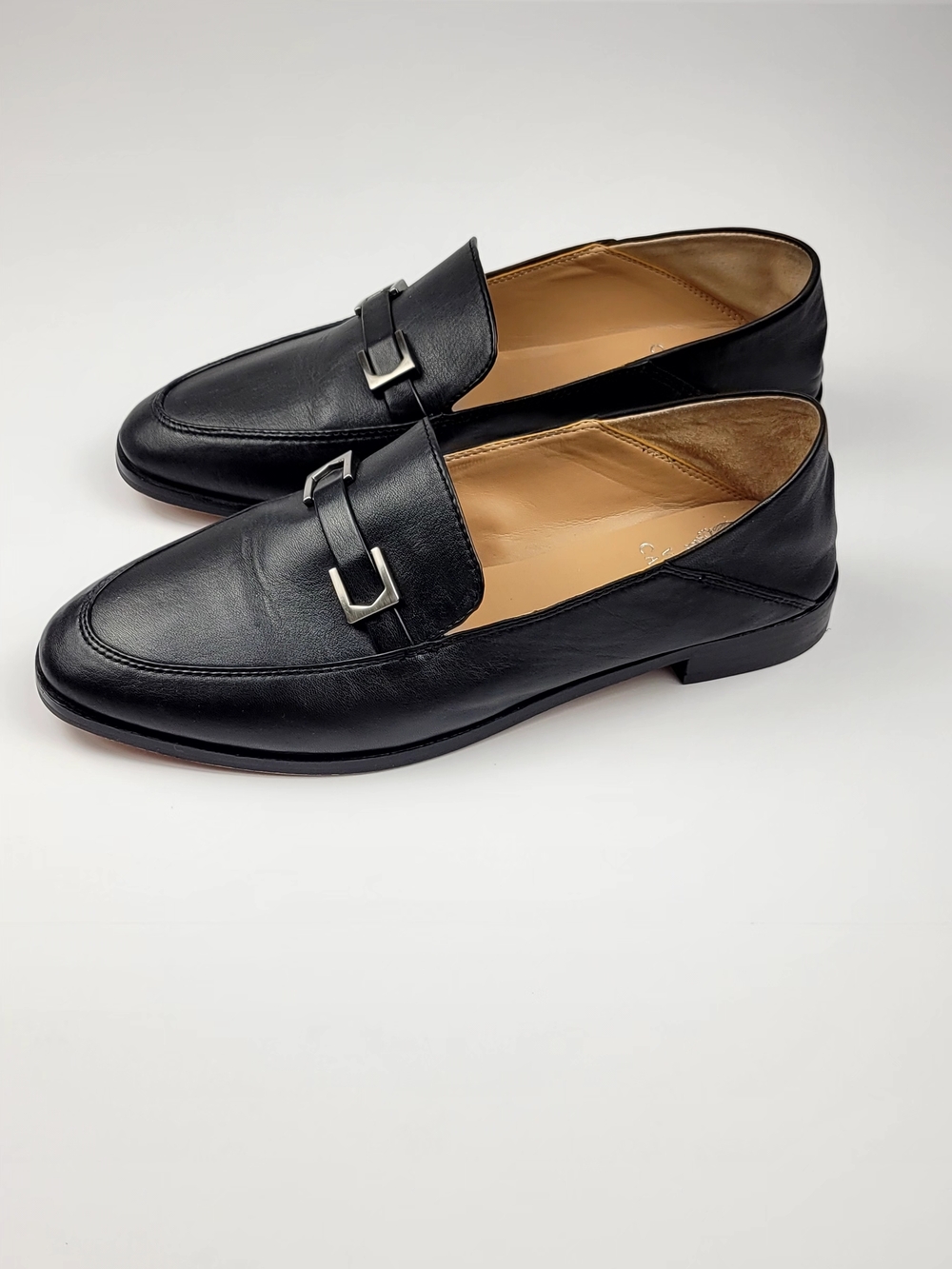 Women Vince Camuto Black Leather Loafers Size 9M Slip On Flats